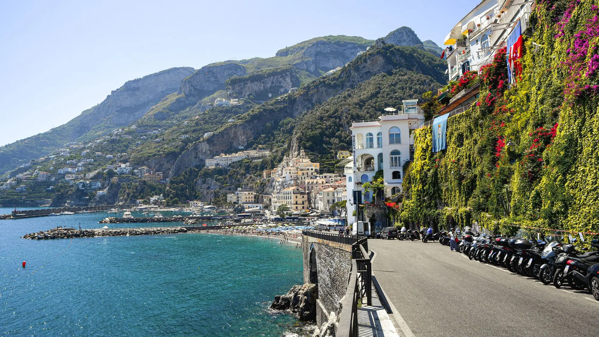 La côte amalfitaine — Italie